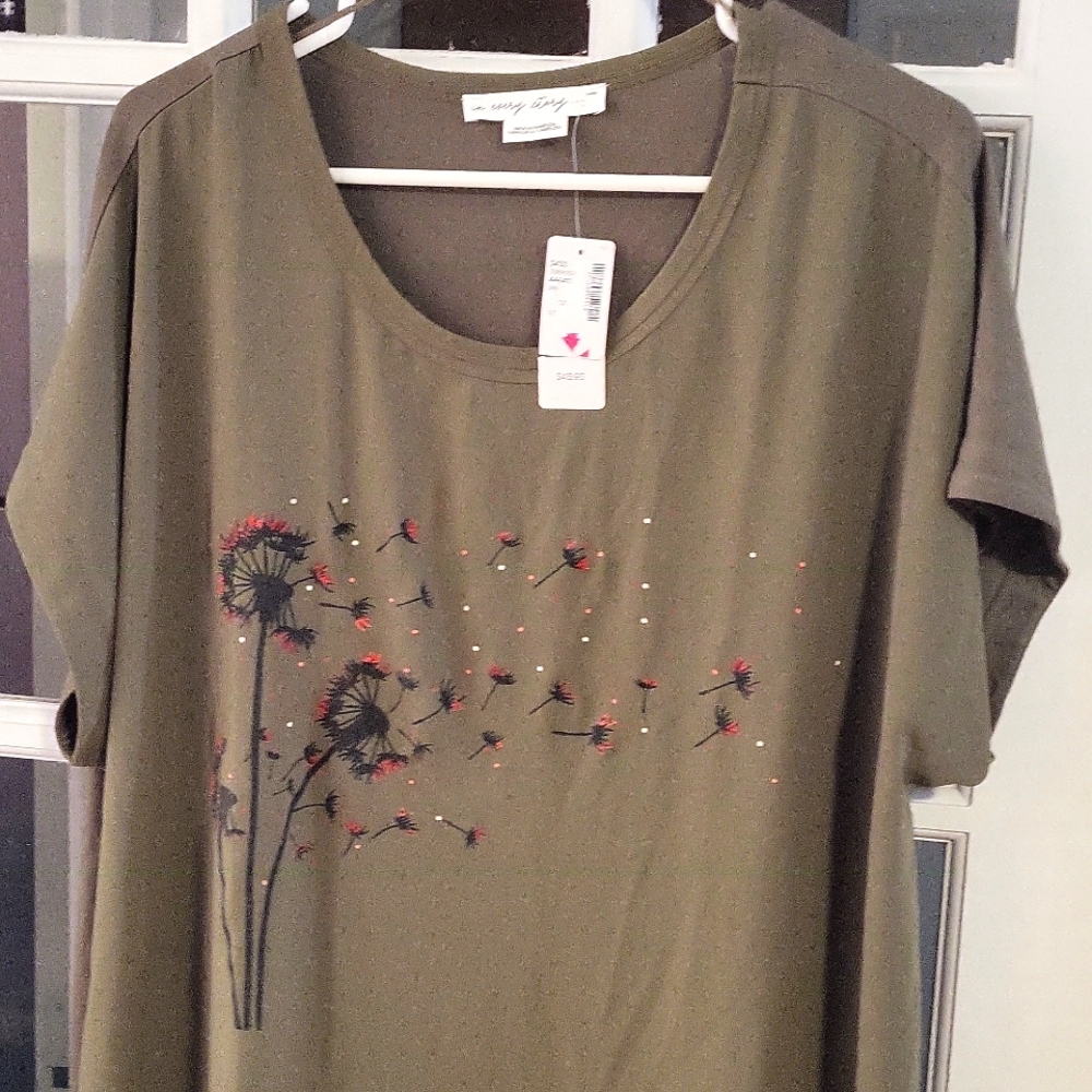 Casual women's top with floral printed design front green 1X size Brand new tag. - Picture 3 of 6